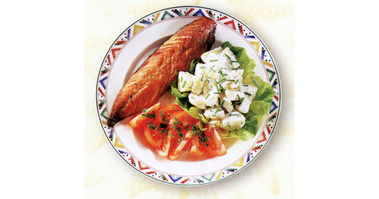 Røget makrel med kartoffelsalat og tomatbåde